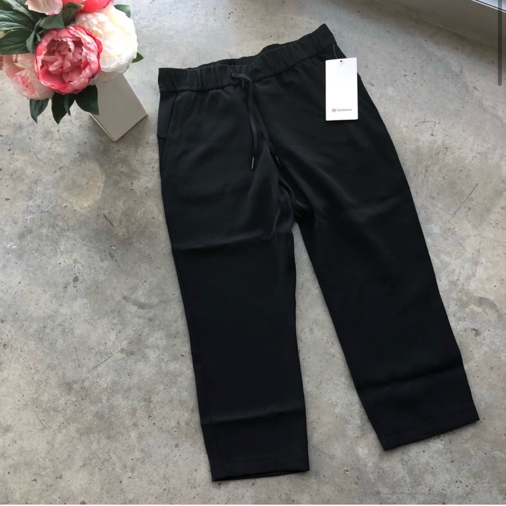 Lululemon On The Fly Crop Size 6 - Picture 3 of 5